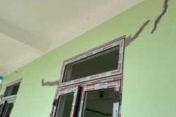 Trường mầm non chưa bàn giao đã nứt chằng chịt: Không ảnh hưởng chất lượng?!