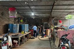 Hộ dân trữ hơn 3.000 lít xăng dầu để bán lẻ