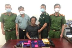 Bắt giữ đối tượng mua bán ma túy luôn thủ sẵn vũ khí 'nóng'