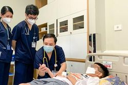 Mua rắn độc về làm thú cưng, bé trai ở Hà Nội nguy hiểm tính mạng