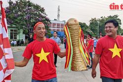 Không khí nóng rực tại sân vận động Việt Trì