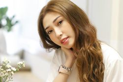 Khổng Tú Quỳnh diện váy khoe body nóng bỏng, nhan sắc ngày càng thăng hạng