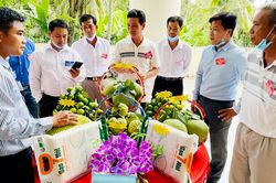 Đại hội tuyên dương nông dân sản xuất-kinh doanh giỏi huyện Tri Tôn