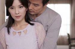 Vợ nhận điện thoại từ bồ của chồng kể về việc họ lên giường với nhau, ngay sau đó hàng xóm nghe thấy tiếng hét 'như xé cả màn đêm' của gã phản bội