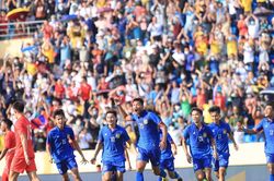 Tuyệt vời, người hâm mộ Việt Nam cổ vũ cuồng nhiệt cho U23 Lào!