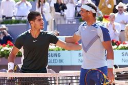 Bán kết Madrid Open: Tay vợt trẻ Alcaraz thách thức số 1 thế giới Djokovic