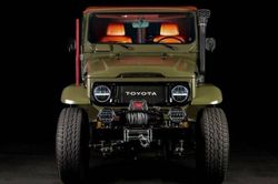 Toyota Land Cruiser 1983 được phục chế như mới, giá hơn 3 tỷ đồng