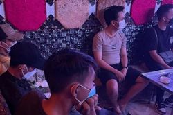Đột kích quán bar Paradise 89 Club, dân 'bay, lắc' tìm cách bỏ trốn bất thành