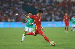 SEA Games 31: Chủ nhà có huy chương đầu tiên, U23 Việt Nam nối dài 'siêu kỷ lục'