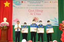 Y tế - Sức khỏe Tin tức y tế Tôn vinh hơn 200 tập thể, cá nhân hiến máu tình nguyện tiêu biểu