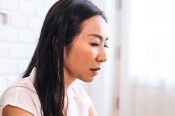 Các con riêng của chồng lười nhác