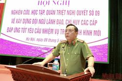 Xây dựng đội ngũ lãnh đạo nhân văn, vì nhân dân phục vụ