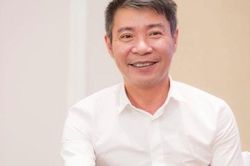 Sức khỏe tiến triển tốt, NSND Công Lý đi diễn trở lại