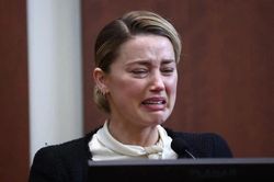 Amber Heard khai gì khiến Johnny Depp bật cười ở tòa
