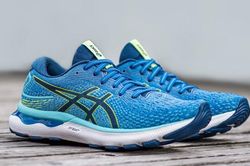 Điều gì khiến ASICS GEL-NIMBUS 24 'phá đảo' cộng đồng chạy bộ?