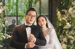 Ca sĩ Hà Thanh Xuân, vợ mới của 'vua cá Koi' liên tục có hành động lạ sau đám cưới ồn ào