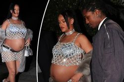 Bà bầu tỷ phú Rihanna mặc váy lưới khoe bụng bầu cuối thai kỳ