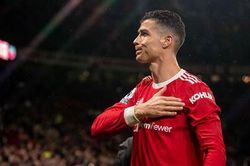 Bị giảm 25% lương, thu nhập Ronaldo đứng thứ mấy ở Ngoại hạng Anh?