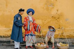 Bộ ảnh cổ phục của đôi vợ chồng già tại Hội An khiến bao người xuýt xoa ngưỡng mộ