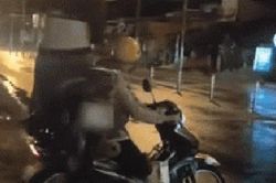 Pha 'cứu hộ xe' có một không hai khiến nhiều người ngán ngẩm: 'Không biết là cứu hay hại nhau'