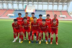 Nữ Việt Nam vs nữ Philippines: Thầy trò HLV Mai Đức Chung 'leo núi'