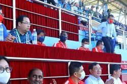 Chủ tịch Quốc hội Singapore trực tiếp theo dõi SEA Games tại Nam Định