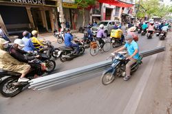Vin cớ mưu sinh, nhiều tài xế lê 'máy chém' lộng hành khắp phố phường Hà Nội