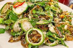 Loại quả đắng ngắt, mọc dại bên đường được người Tây Nguyên nấu thành đặc sản