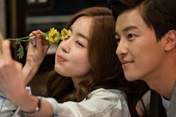 Giám đốc trẻ bị giục cưới, đưa thư ký về nhà 'giả làm bạn gái', cưới xong hoảng hồn khi đối phương tẩy trang