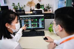 Chán thị trường cơ sở, nhà đầu tư nhảy sang phái sinh?