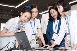 Khởi động cuộc thi sáng tạo công nghệ Solve for Tomorrow 2022