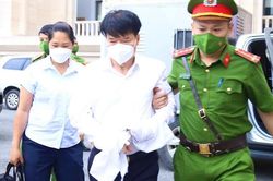 Hình ảnh buồn của cựu Thứ trưởng Bộ Y tế, Trương Quốc Cường ngày hầu tòa
