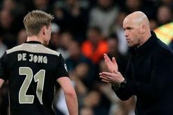 Man Utd: Sắp ký De Jong; tích cực đàm phán Pau Torres; Ronaldo nghỉ dưỡng trước khi gặp HLV Erik ten Hag