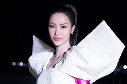 Đông Nhi chất vấn fan: 'Các bạn đang làm gì vậy?'