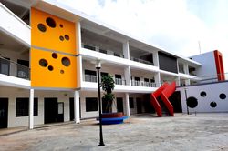 Trường mới nhưng thiếu giáo viên