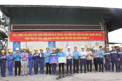Công đoàn TKV thăm, tặng quà công nhân lao động các đơn vị vùng Cẩm Phả