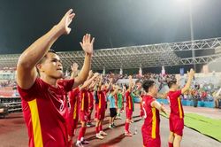U23 Việt Nam ăn mừng cảm xúc với CĐV sau trận đấu
