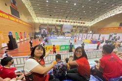 Cổ động viên Indonesia rạng rỡ cổ vũ môn bóng rổ SEA Games 31