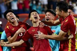 U23 Việt Nam giành chiến thắng trong mưa