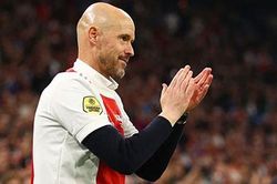 Vén màn cuộc họp của HLV Ten Hag với Man United