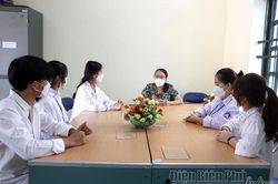 Tiếp sức học sinh 'vượt vũ môn'