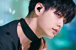 Ảnh HD tuyệt đẹp về các trưởng nhóm nhạc nam K-pop đầy quyến rũ trên sân khấu: BTS, NTC