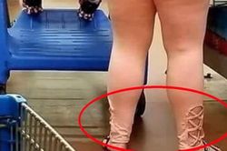 Người phụ nữ hứng chỉ trích vì 'mặc như không mặc' đi siêu thị