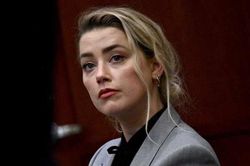 Eve Barlow: 'Phụ nữ ghét Amber Heard vì lòng đố kỵ'