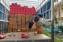 Thu giữ hàng nghìn thùng bánh bông lan nghi nhập lậu tại Hà Nội