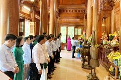 Ban Dân vận Tỉnh ủy Nghệ An dâng hương tưởng niệm Chủ tịch Hồ Chí Minh