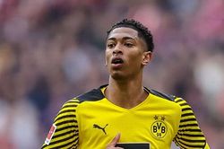 Bellingham cam kết ở lại Dortmund, từ chối đến Man United