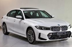 BMW 3-Series 2023 lộ diện, sẵn sàng quyết chiến với Mercedes-Benz C-Class