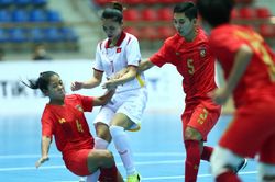 Futsal nữ Việt Nam vượt qua Thái Lan
