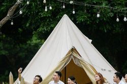 Hà Nội: Người dân đổ về bãi giữa sông Hồng dịp cuối tuần